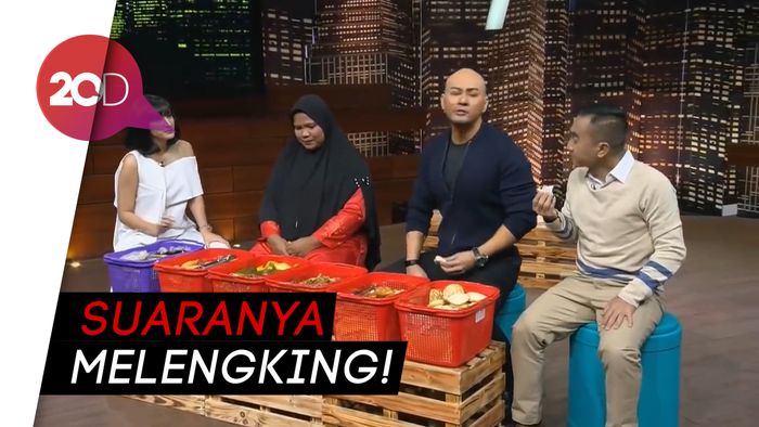 Viral! Ibu Penjual Gorengan dengan Teriak-teriak