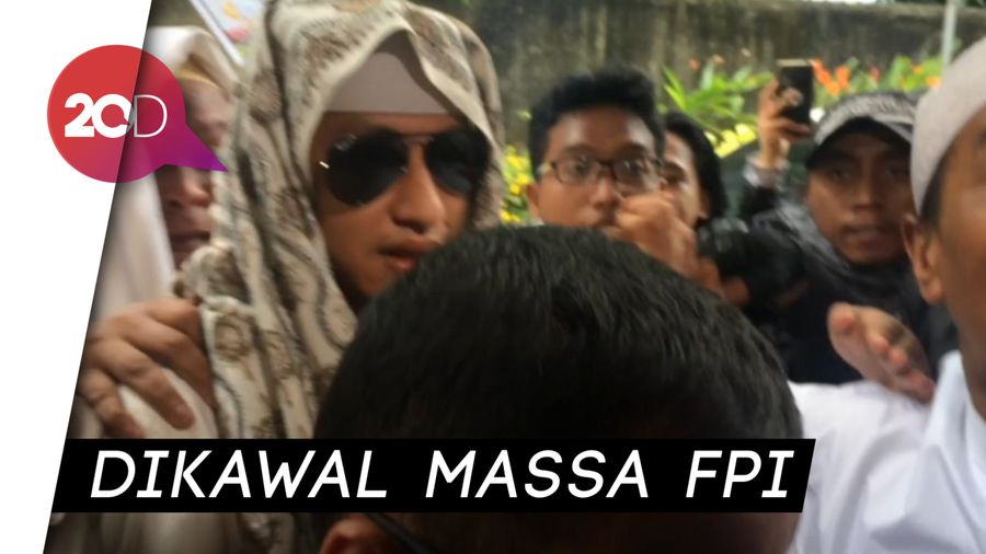 Berkacamata Hitam, Ini Gaya Habib Bahar Saat Datangi Bareskrim