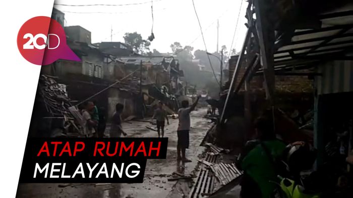 Ganas! Hujan Angin Amuk Bogor, Atap Rumah Terhempas