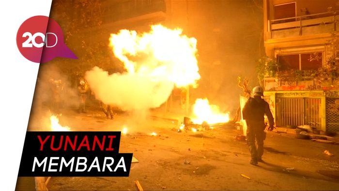 Hujan Molotov Peringati 10 tahun Alexandros Grigoropoulos