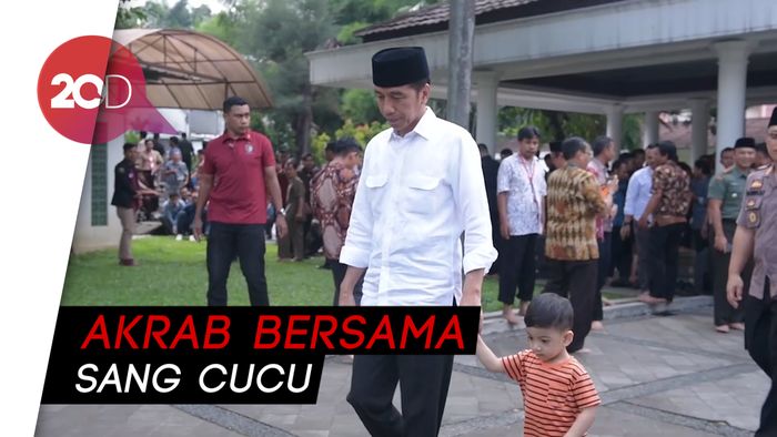 Momen Jokowi Ajak Jan Ethes Jumatan di Istana Bogor