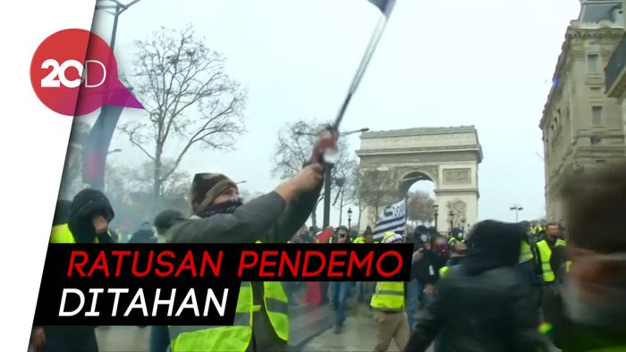 Bentrokan Pendemo dan Polisi di Perancis