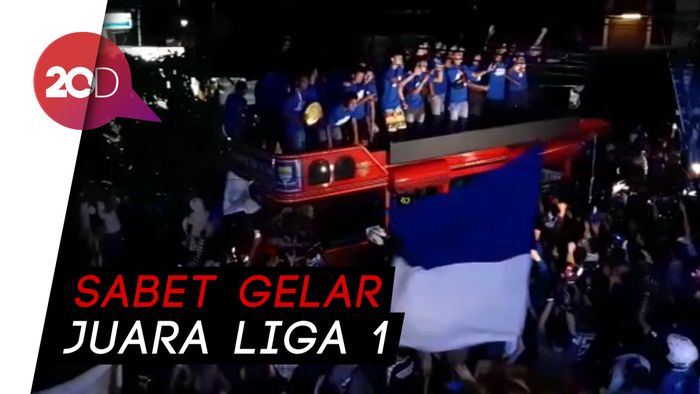 Bobotoh Tumpah Ruah ke Jalan Rayakan Suksesnya Persib U-16 dan U-19