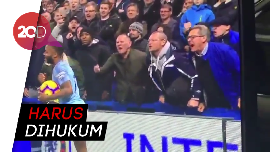 Sterling Kena Ejekan Rasial Fans Chelsea, Klopp Beri Dukungan