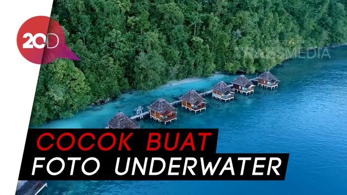 Birunya Pantai Ora dan Pantai Pintu Kota di Maluku