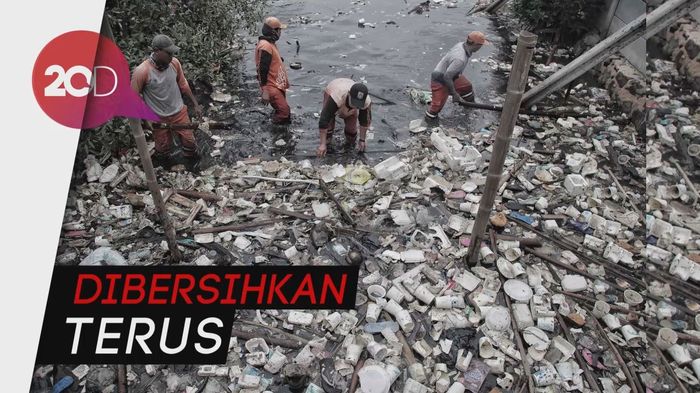  Pantai Marunda Penuh Sampah, Anies: Jangan Buang Sampah di Sungai