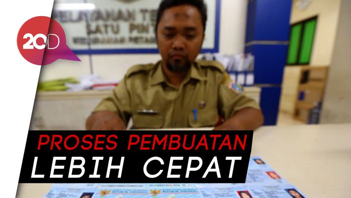 Ribuan Warga Palangkaraya Serbu Pembuatan E-KTP Gratis 