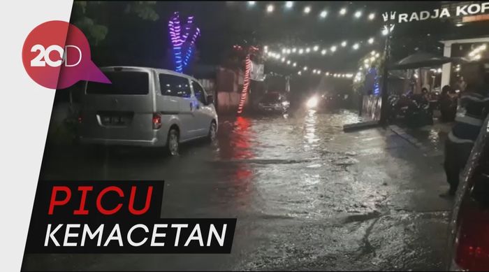 Setelah Permukiman, Malam Ini Jalan Utama di Pekanbaru Tergenang