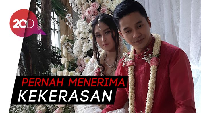 Buka-bukaan Angbeen Rishi Soal Tak Undang Ibunda ke Lamarannya