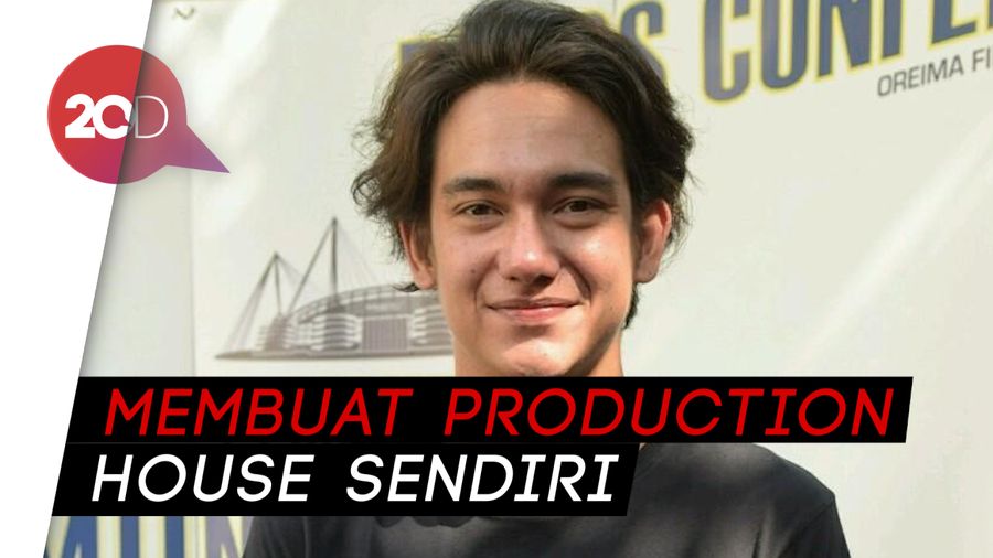 Jadi Sutradara, Adipati Dolken Tak Mau Dibilang Aji Mumpung