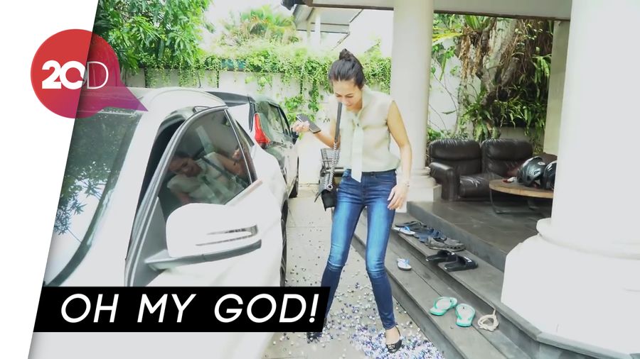 Gokil! Baim Wong Ngerjain Paula dengan Jutaan Kelereng di Mobil