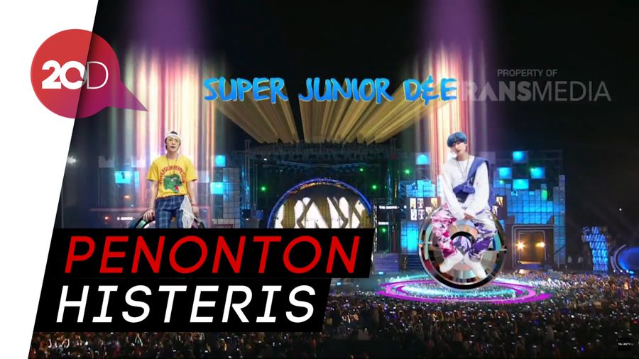 Annyeong! Donghae dan Eunhyuk Bikin Panas Panggung HUT Transmedia