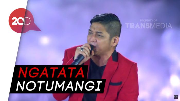Berkaca-kaca, Ungu Bawakan Lagu Spesial untuk Palu