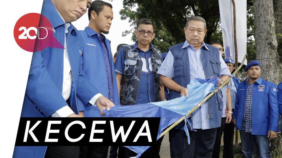 Raut Wajah Sedih SBY Melihat Atribut PD Dirusak