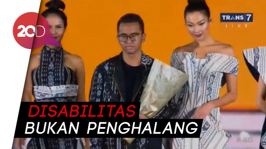 Desainer Rafi Bawa Inspirasi ke Panggung HUT Transmedia
