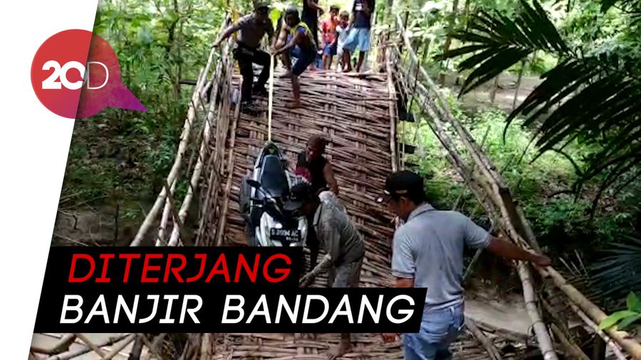 Jembatan Ambruk, Akses 2 Desa di Bojonegoro Putus
