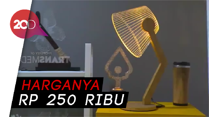 Kerennya Lampu Cantik Paduan Akrilik dan Limbah Kayu