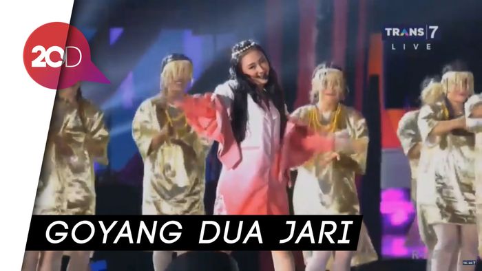 Mantul! Sandrina Ajak Penonton HUT Transmedia Joget Bareng