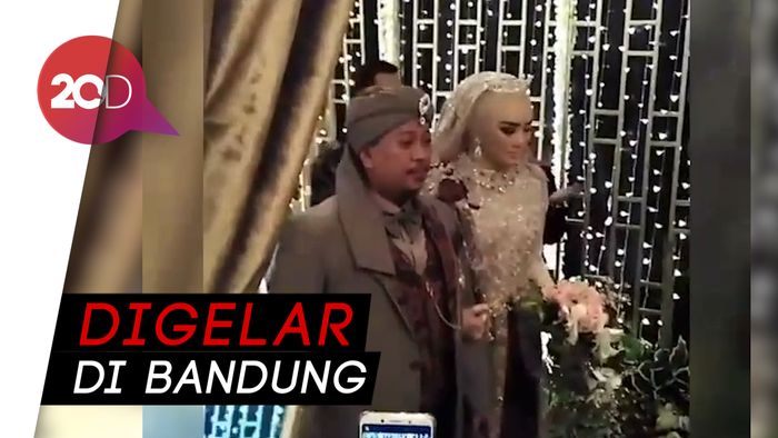 Bernuansa Sunda, Begini Resepsi Pernikahan Opick-Bebi