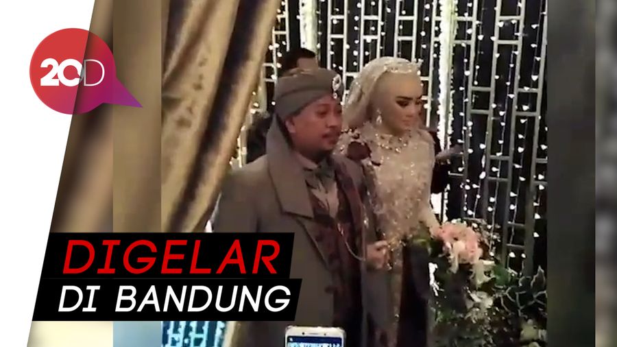 Bernuansa Sunda, Begini Resepsi Pernikahan Opick-Bebi