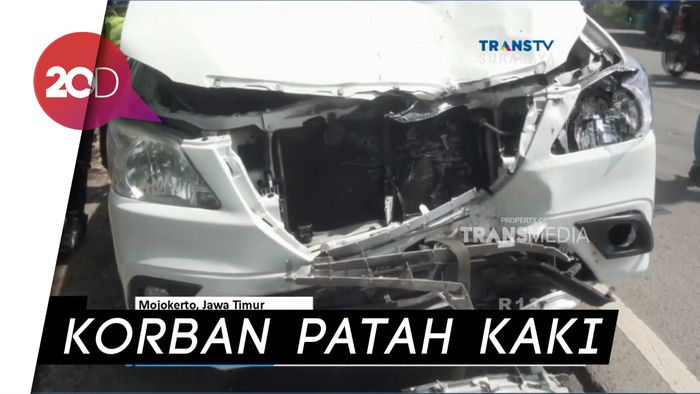  Evakuasi Korban Kecelakaan Motor di Mojokerto Berlangsung Dramatis