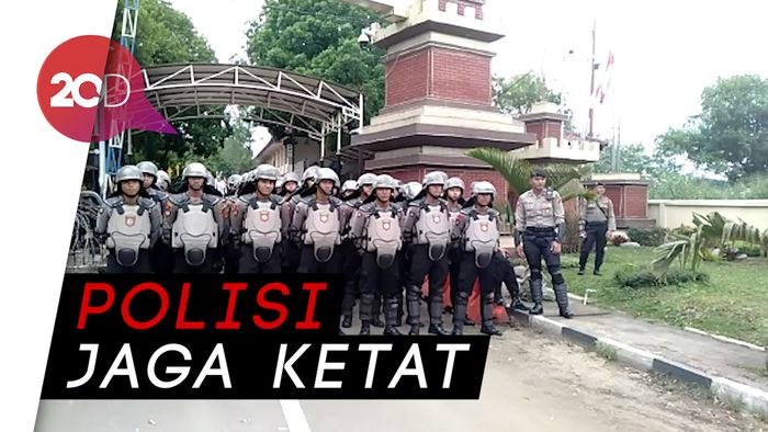 Habib Bahar Diperiksa di Polda Jabar, Massa Pendukung Demo