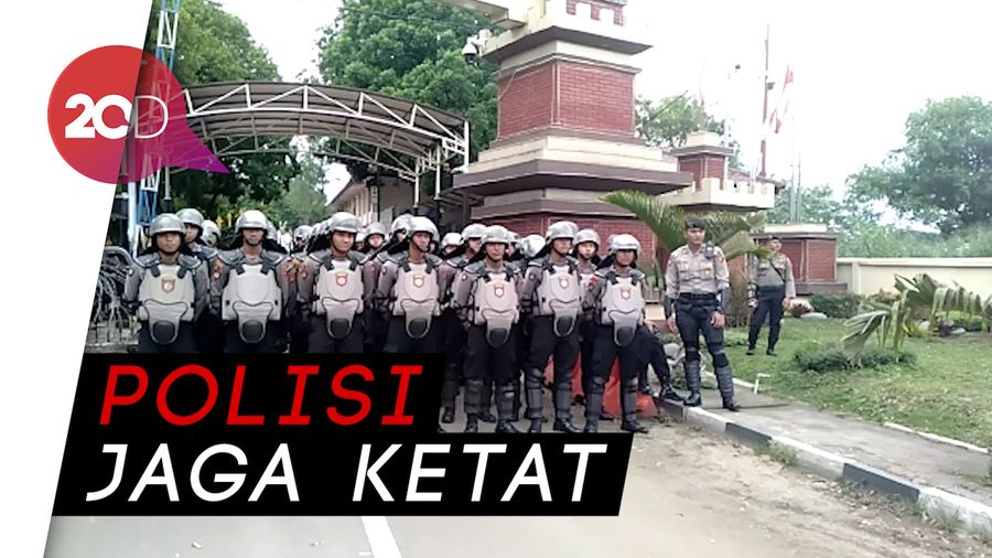 Habib Bahar Diperiksa di Polda Jabar, Massa Pendukung Demo