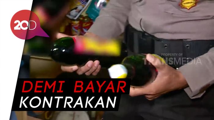 Ibu Penjual Miras Menangis saat Tokonya Digerebek Polisi