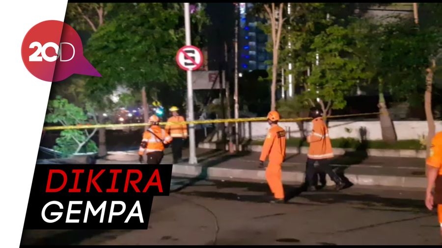 Ngeri! Saksi Mata Ungkap Detik-detik Amblesnya Jalan Gubeng