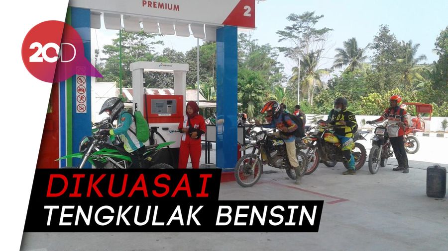 Polisi Gerebek SPBU Penjual BBM Bersubsidi Ilegal di Lumajang