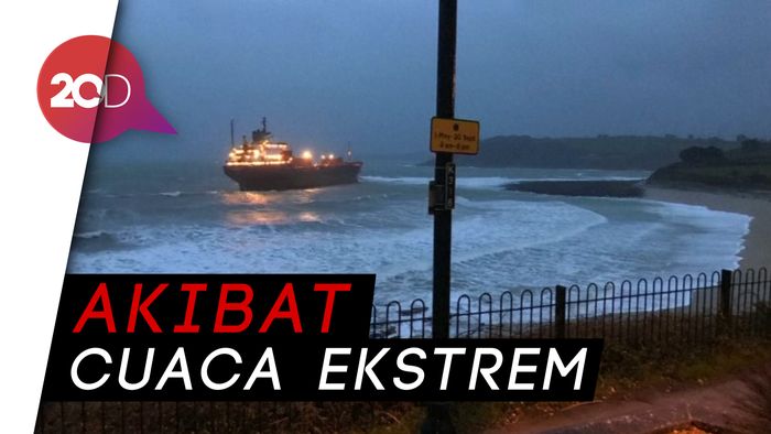 Kapal Kargo Rusia Nyangkut di Pantai Inggris