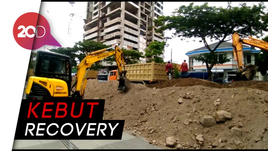 24 Jam Nonstop, Alat Berat Bekerja Recover Jalan Gubeng