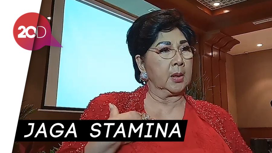 Pakai Alat Pacu Jantung, Titiek Puspa Tetap Ngamen di Tahun Baru