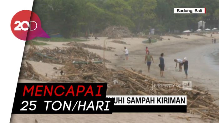 Sampah Kiriman Penuhi Pantai Kuta