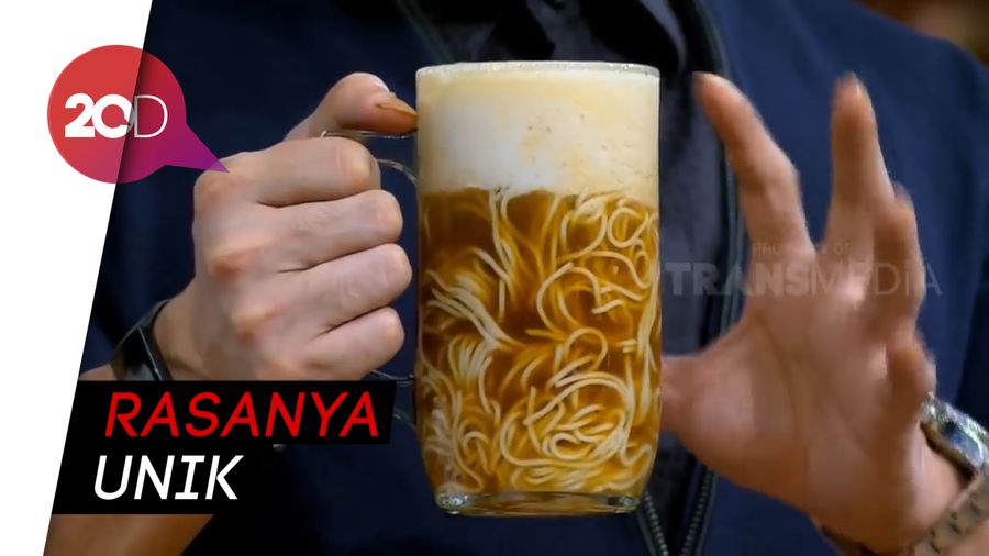 Slurrrpp! Deddy Corbuzier Nikmati Sensasi Beer Ramen