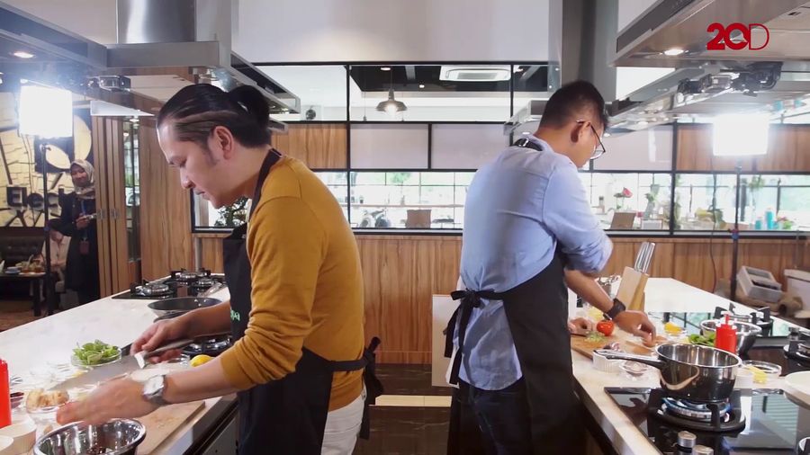 Masak Tahu Enak Dipandu Chef Chandra dari Belakang