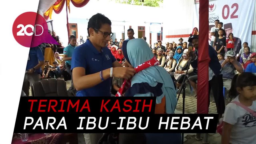 Gaya Sandi Rayakan Hari Ibu di Ponorogo
