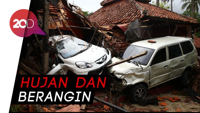 Cuaca Tak Bersahabat Hambat Evakuasi Korban Tsunami