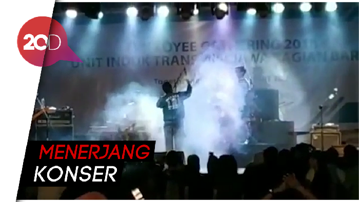 Detik-detik Tsunami Sapu Panggung Band Seventeen 