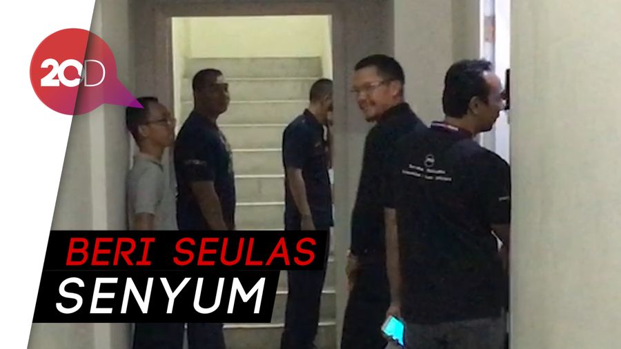 Digugat Cerai Istri, Angga Maliq & DEssentials Hindari Wartawan