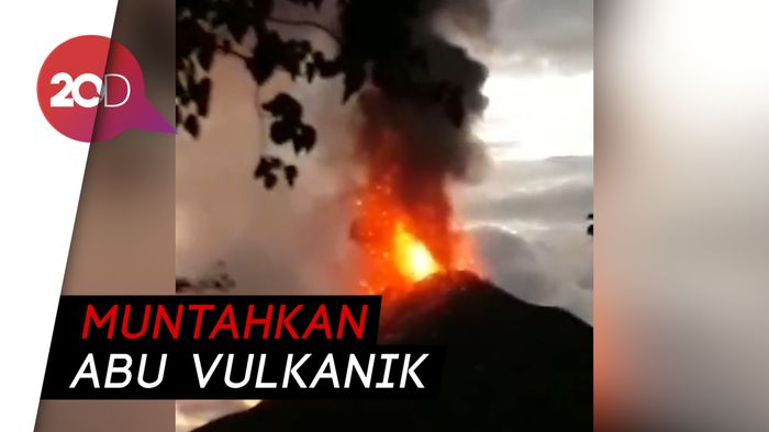 Erupsi Gunung Anak Krakatau Terekam Kamera