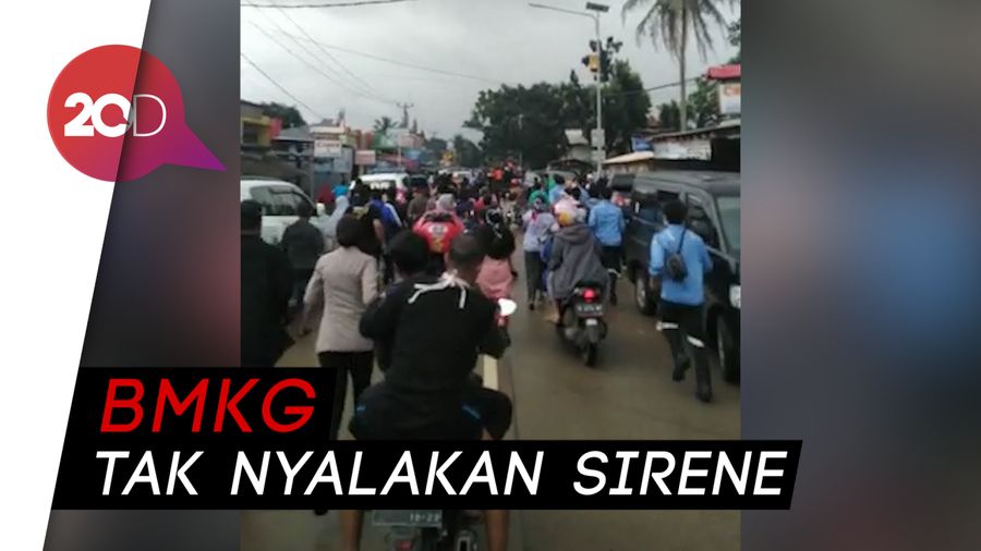 Warga di Pantai Anyer Panik Dengar Sirene
