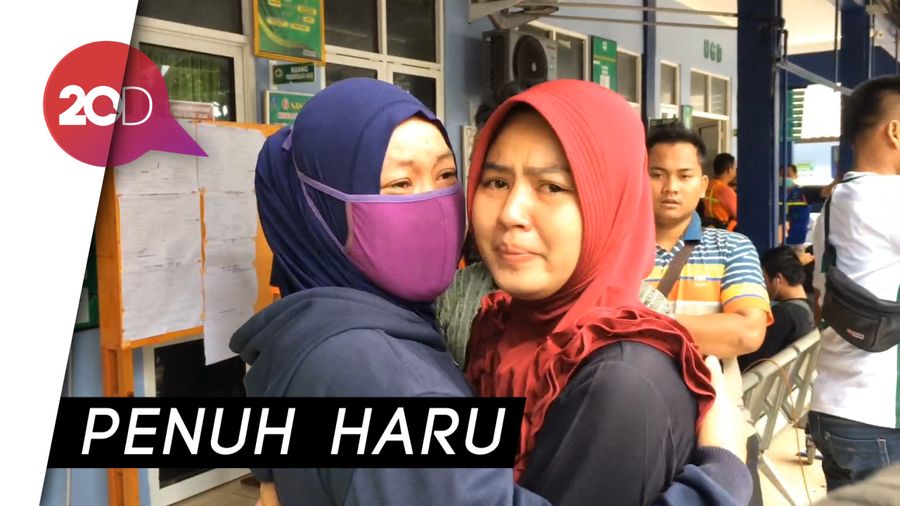 Tangis Keluarga Pecah Saat Melihat Jenazah Korban Tsunami