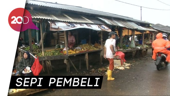 Pasar Labuan Sepi Ditinggal Warga Ngungsi
