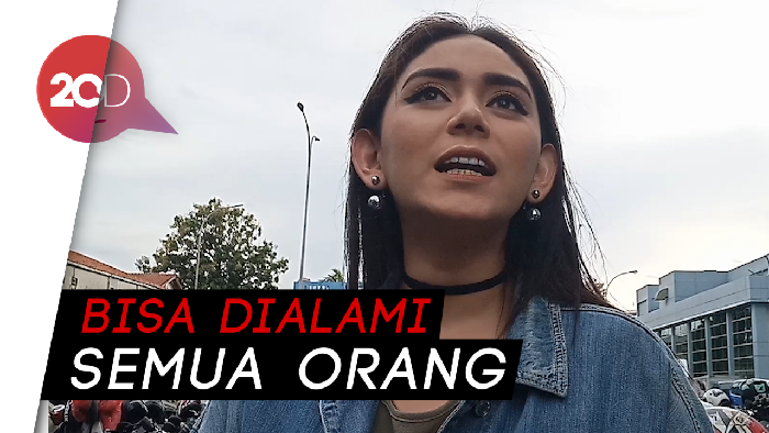 Suaminya Anak Band, Thalita Latief Takut Dengar Kabar Tsunami Banten