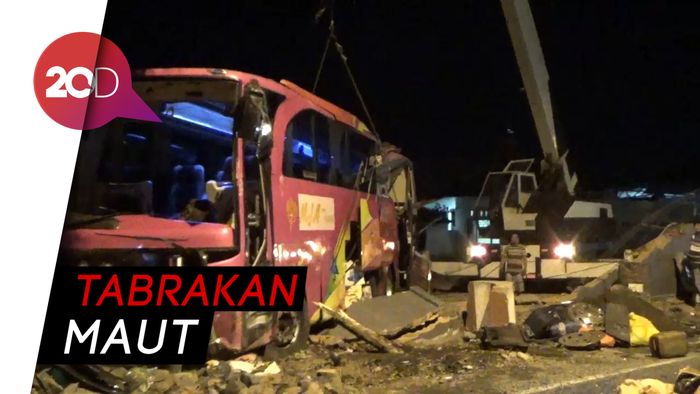 Dua Bus Beradu di Banyuwangi, 3 Orang Tewas