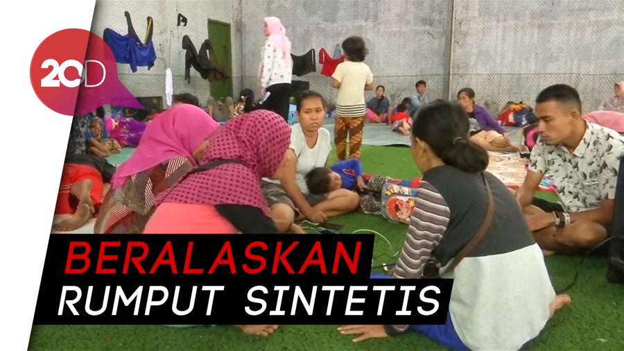 Potret Pengungsi Tsunami Banten Bertahan di Lapangan Futsal