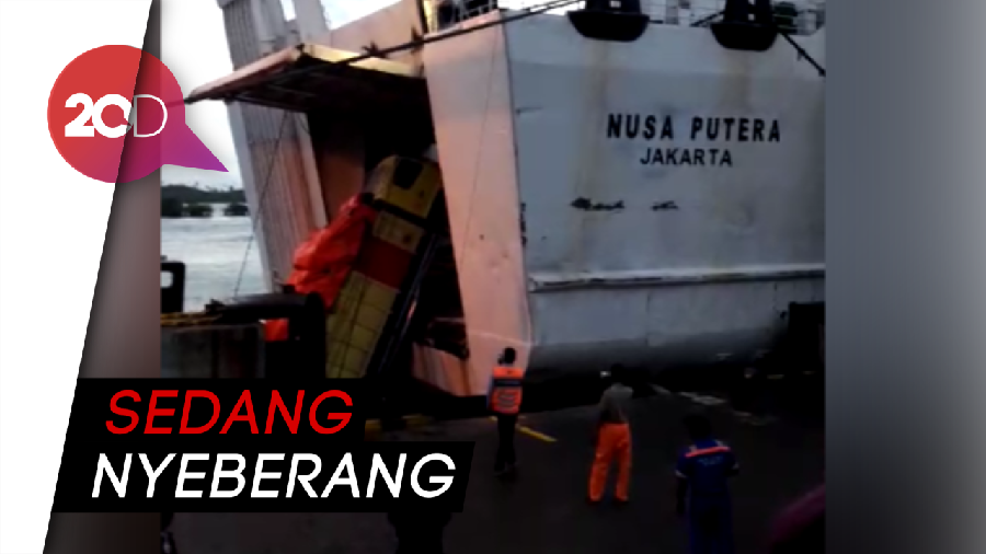 Truk Jatuh ke Laut, Sopir Terluka