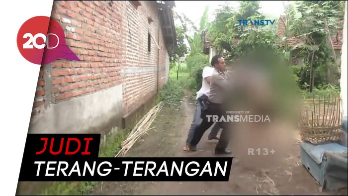 Amukan Penjudi Biliar Saat Digerebek Polisi 