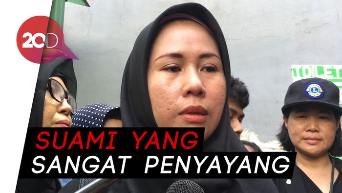 Sosok Dian Pramana Poetra di Mata Sang Istri